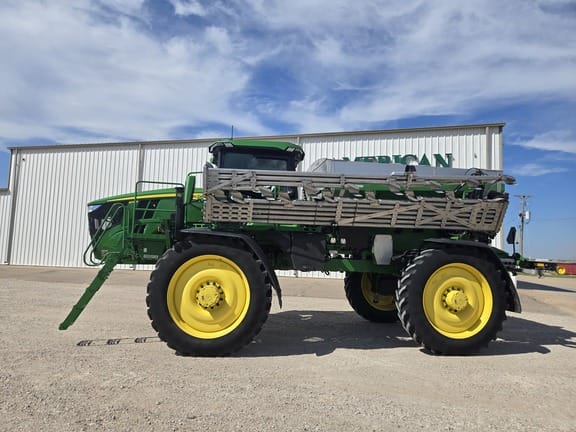 2023 John Deere 600R Equipment Image0