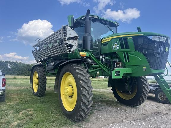 Image of John Deere 600R equipment image 1