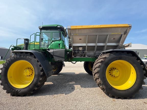 Image of John Deere 600R equipment image 1
