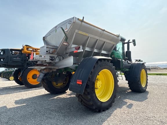 Image of John Deere 600R equipment image 4