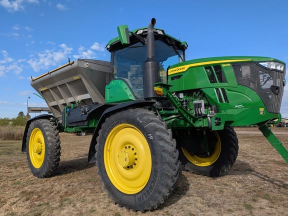 2023 John Deere 600R Equipment Image0