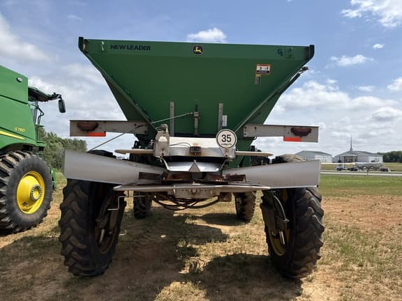 Image of John Deere 600R equipment image 4