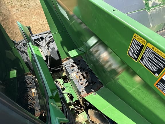 Image of John Deere 600R equipment image 3