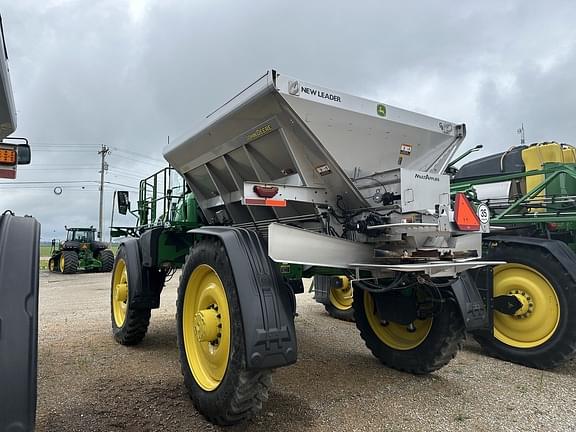 Image of John Deere 600R equipment image 3