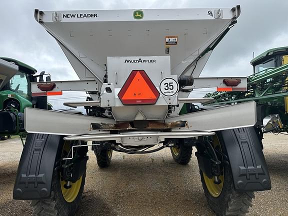 Image of John Deere 600R equipment image 4