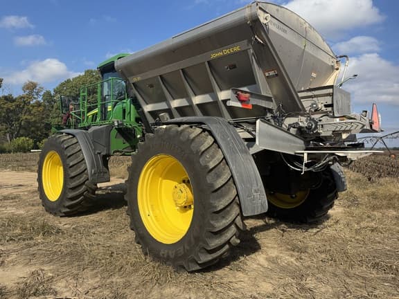 Image of John Deere 600R equipment image 4