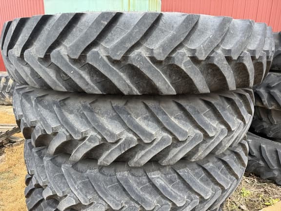 Image of John Deere 600R equipment image 1