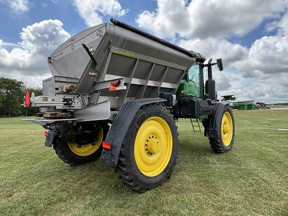 Image of John Deere 600R equipment image 4