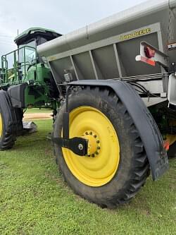 Image of John Deere 600R equipment image 4