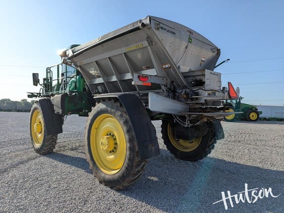 Image of John Deere 600R equipment image 4