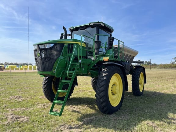 2023 John Deere 600R Equipment Image0