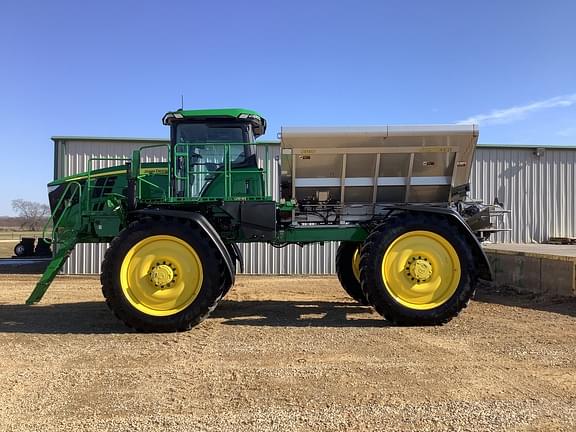 Image of John Deere 600R equipment image 1