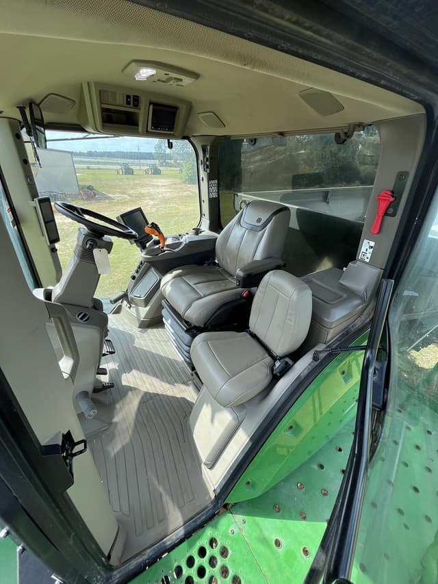 Image of John Deere 600R equipment image 4