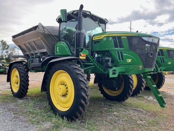 2023 John Deere 600R Equipment Image0