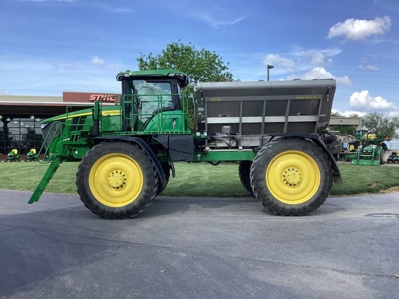 2023 John Deere 600R Equipment Image0
