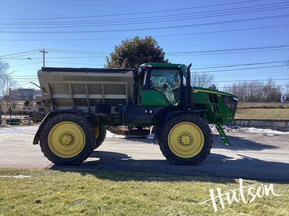 2023 John Deere 600R Equipment Image0