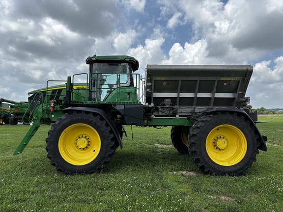 Image of John Deere 600R equipment image 1