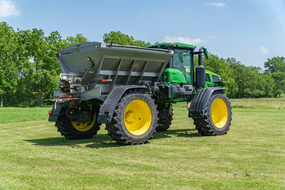 Image of John Deere 600R equipment image 4