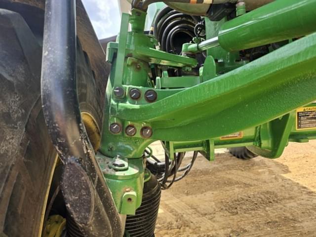 Image of John Deere 600R equipment image 4