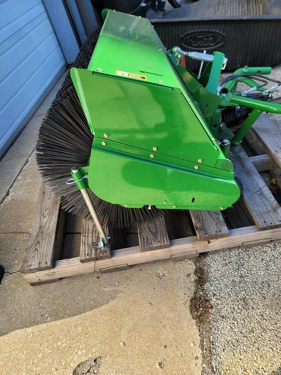 Image of John Deere 60 Heavy Duty Broom equipment image 3