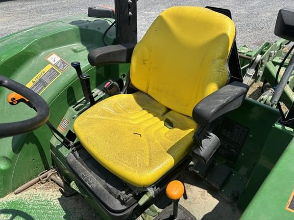 Image of John Deere 6105E equipment image 3