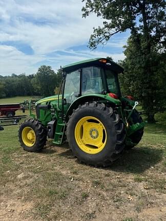 Image of John Deere 6105E equipment image 3