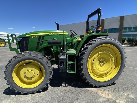 Image of John Deere 6105E equipment image 4