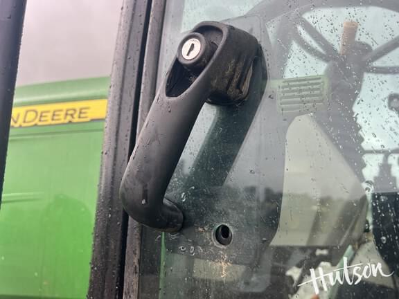 Image of John Deere 6105E equipment image 4