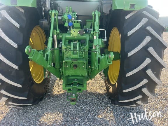 Image of John Deere 6105E equipment image 4