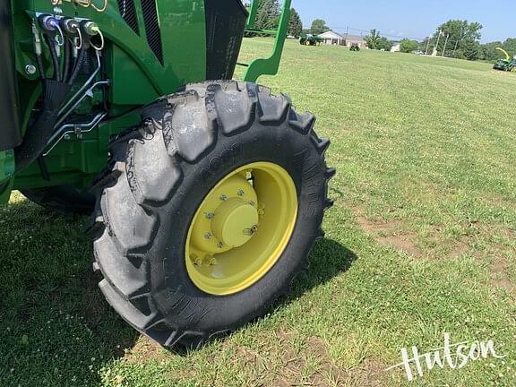 Image of John Deere 6105E equipment image 4