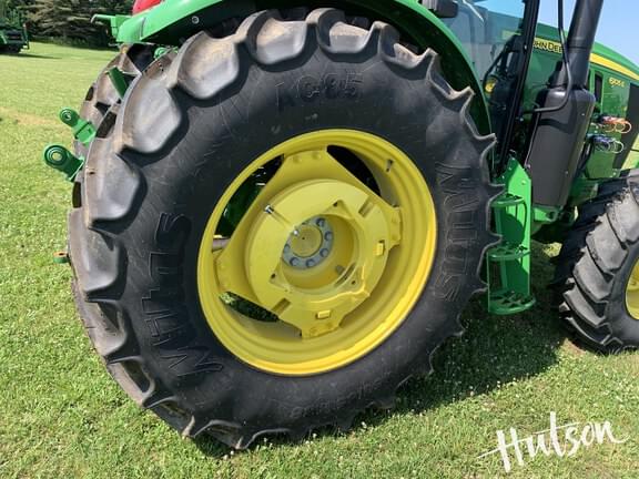 Image of John Deere 6105E equipment image 3