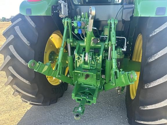 Image of John Deere 6105E equipment image 3