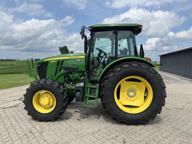 Image of John Deere 6105E equipment image 2