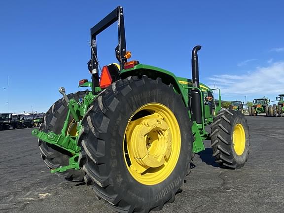 Image of John Deere 6105E equipment image 3