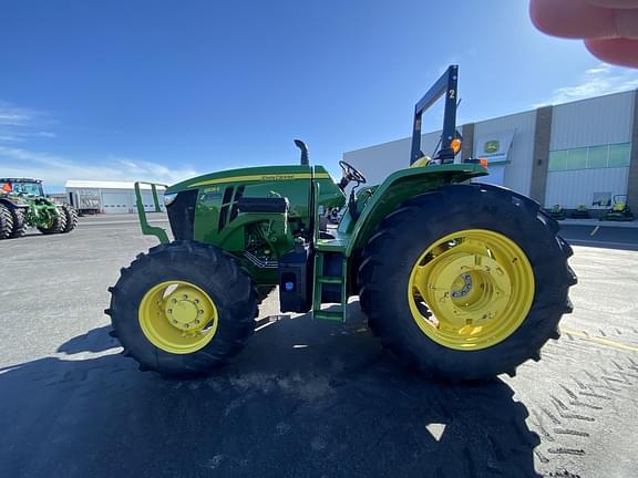 Image of John Deere 6105E equipment image 4