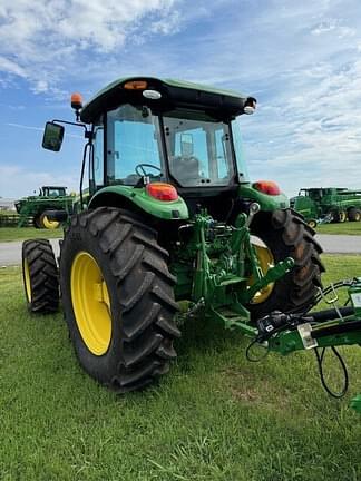 Image of John Deere 6105E equipment image 3