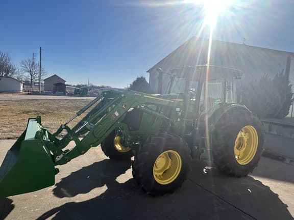 Image of John Deere 6105E equipment image 3