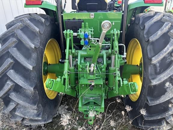 Image of John Deere 6105E equipment image 3