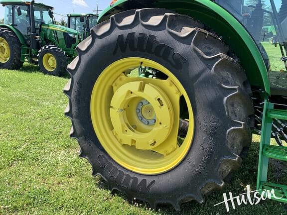 Image of John Deere 6105E equipment image 3