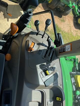 Image of John Deere 6105E equipment image 4