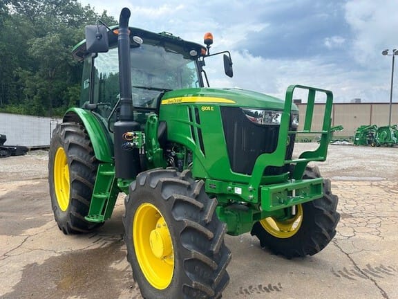 Main image John Deere 6105E