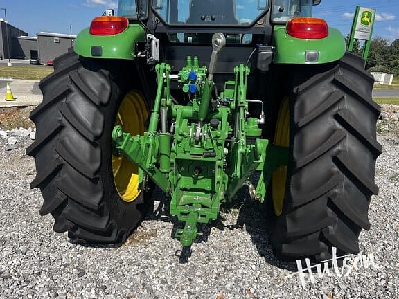 Image of John Deere 6105E equipment image 4