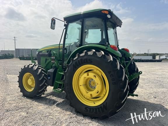 Image of John Deere 6105E equipment image 3