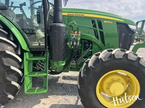 Image of John Deere 6105E equipment image 4