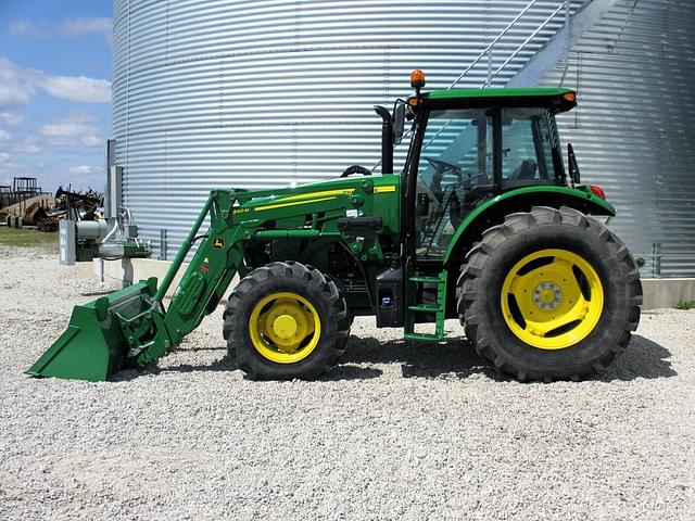 Image of John Deere 6105E equipment image 2