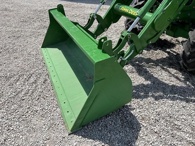 Image of John Deere 6105E equipment image 3