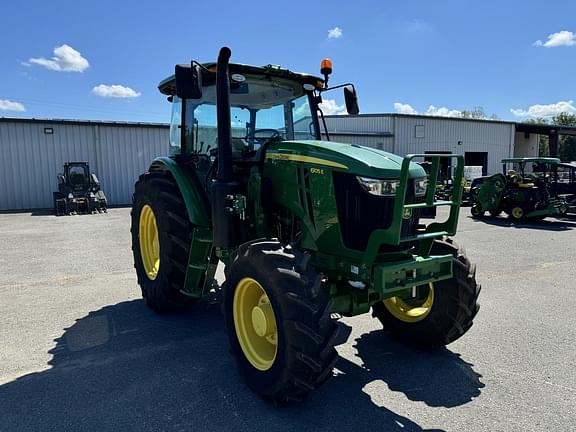 Image of John Deere 6105E equipment image 2