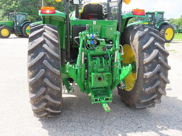 Image of John Deere 6105E equipment image 4