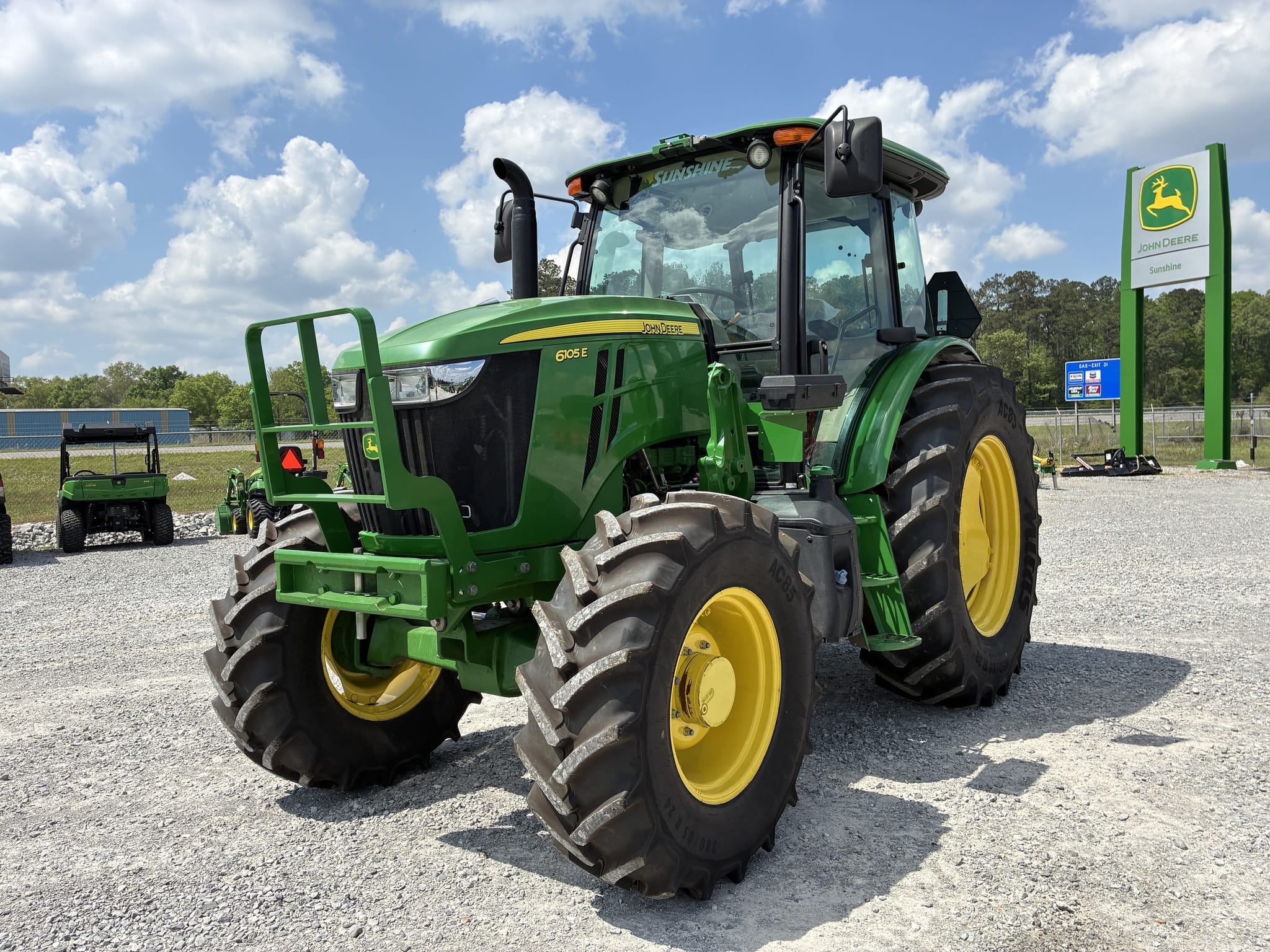 2023 John Deere 6105E Equipment Image0