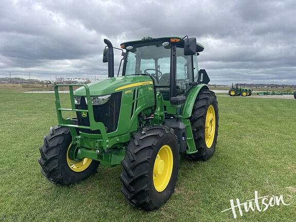 Image of John Deere 6105E equipment image 1